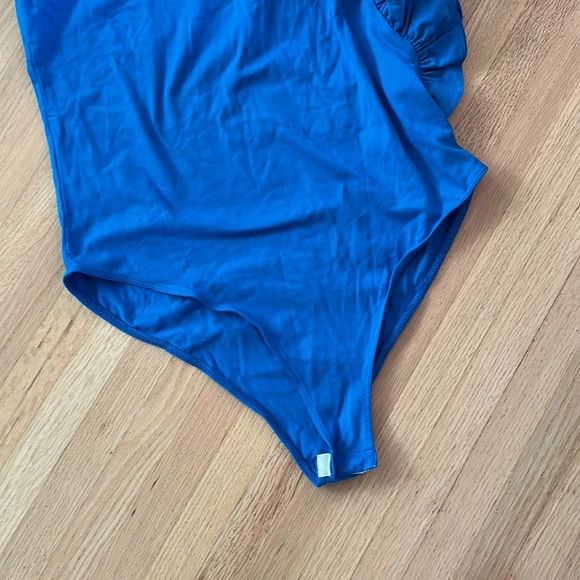 NWT Zara One Shoulder Ruffle Bodysuit Blue Large - Picture 3 of 3